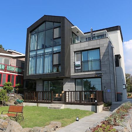 Plumeria Pension Jeju Bagian luar foto