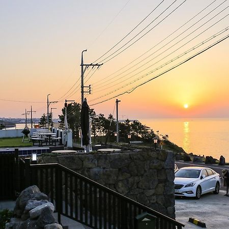 Plumeria Pension Jeju Bagian luar foto