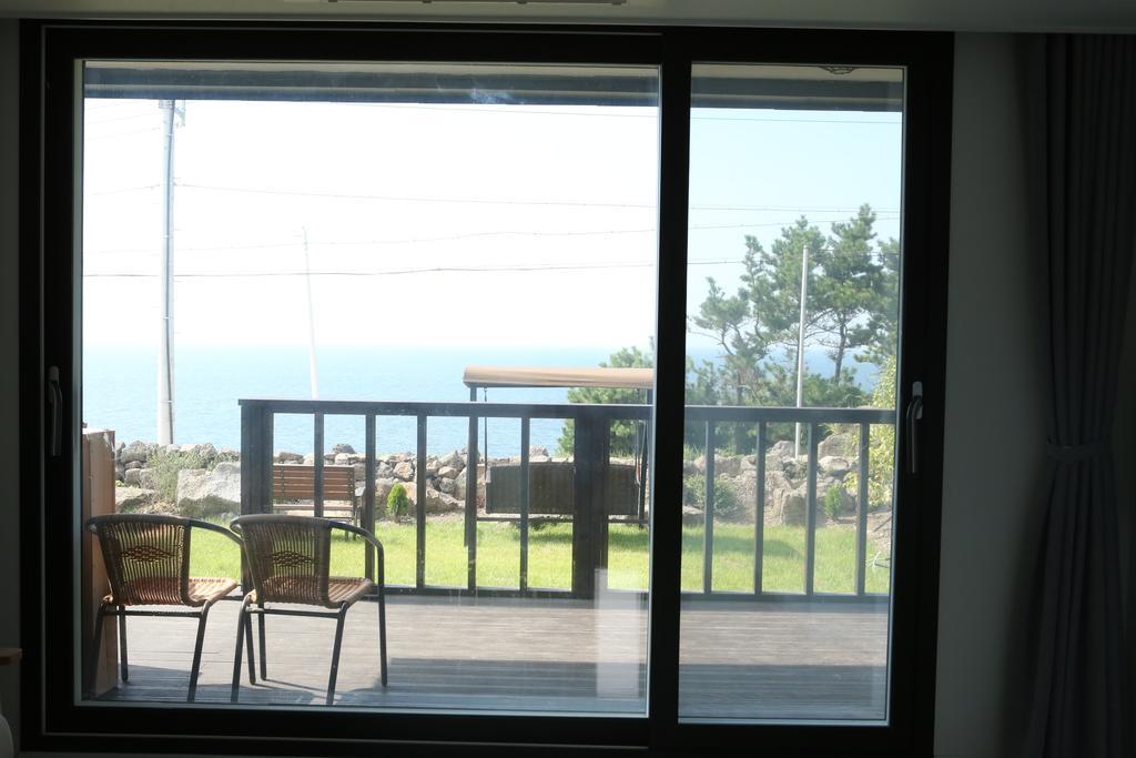 Plumeria Pension Jeju Bagian luar foto