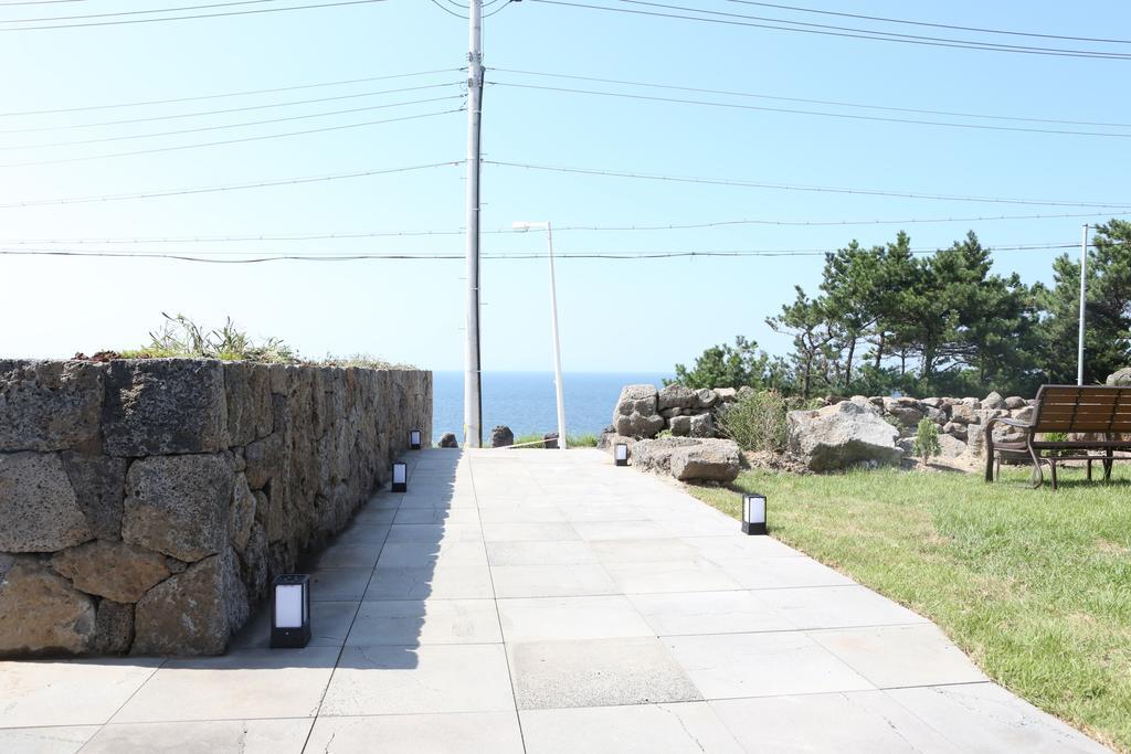 Plumeria Pension Jeju Bagian luar foto