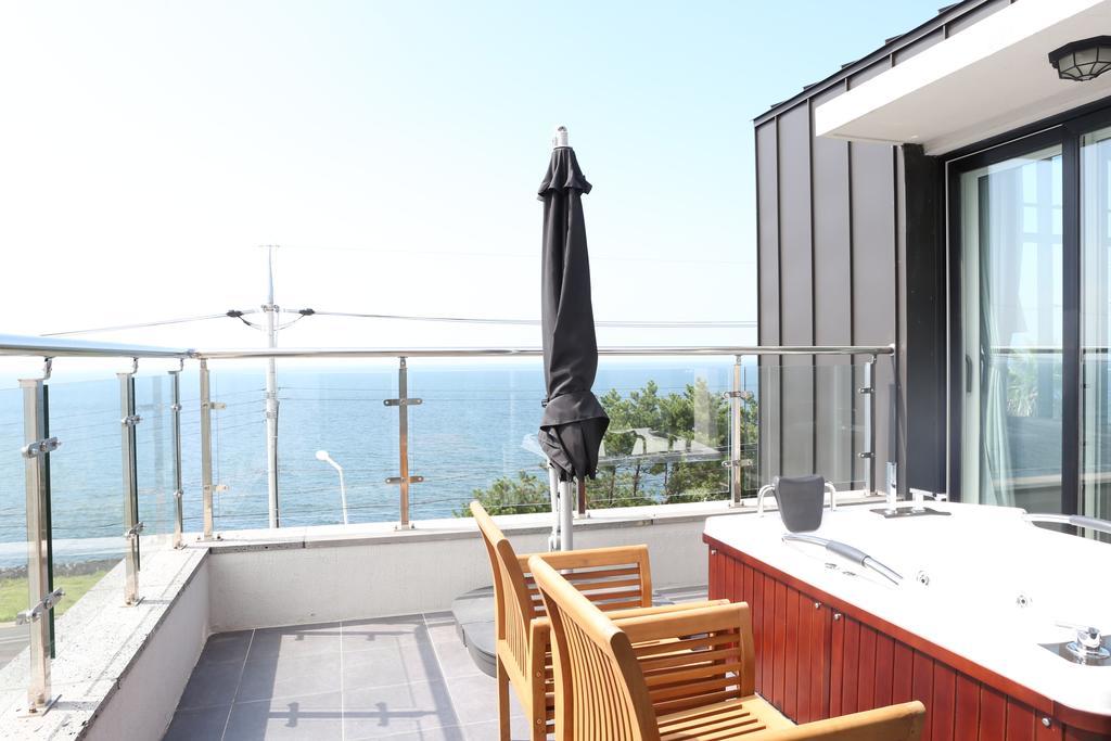 Plumeria Pension Jeju Bagian luar foto