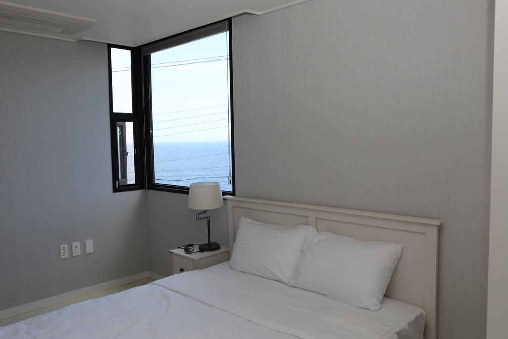 Plumeria Pension Jeju Bagian luar foto