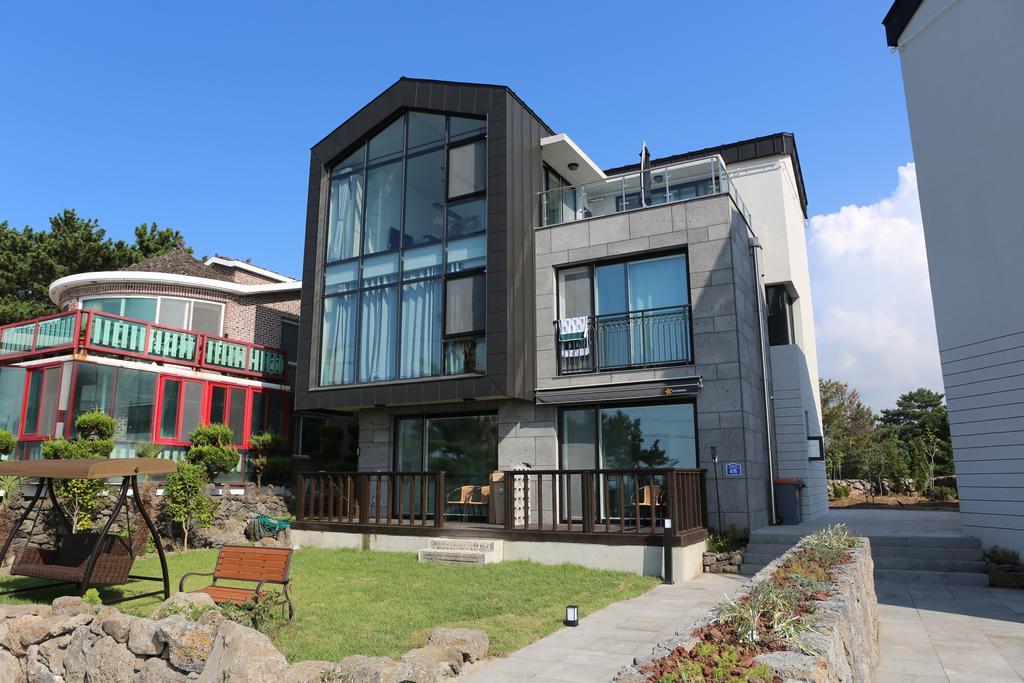 Plumeria Pension Jeju Bagian luar foto