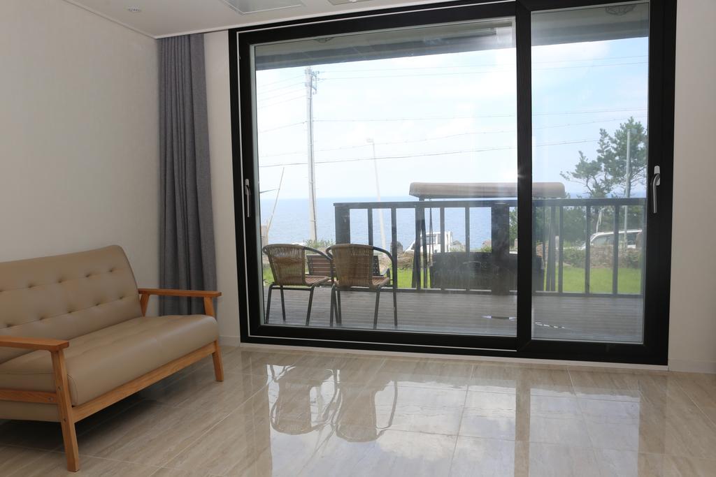 Plumeria Pension Jeju Bagian luar foto
