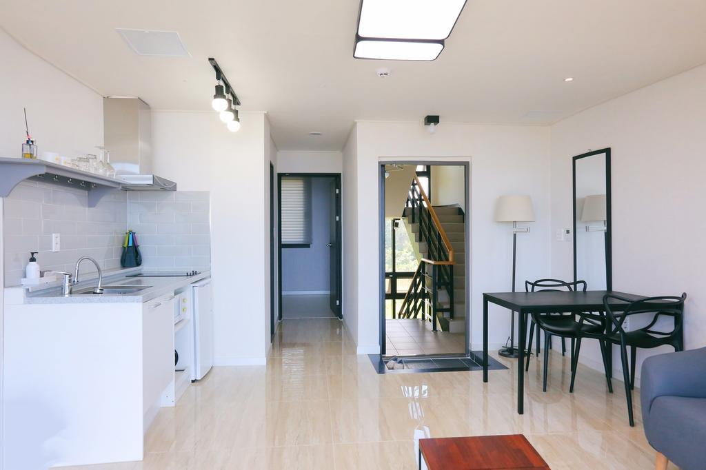 Plumeria Pension Jeju Bagian luar foto