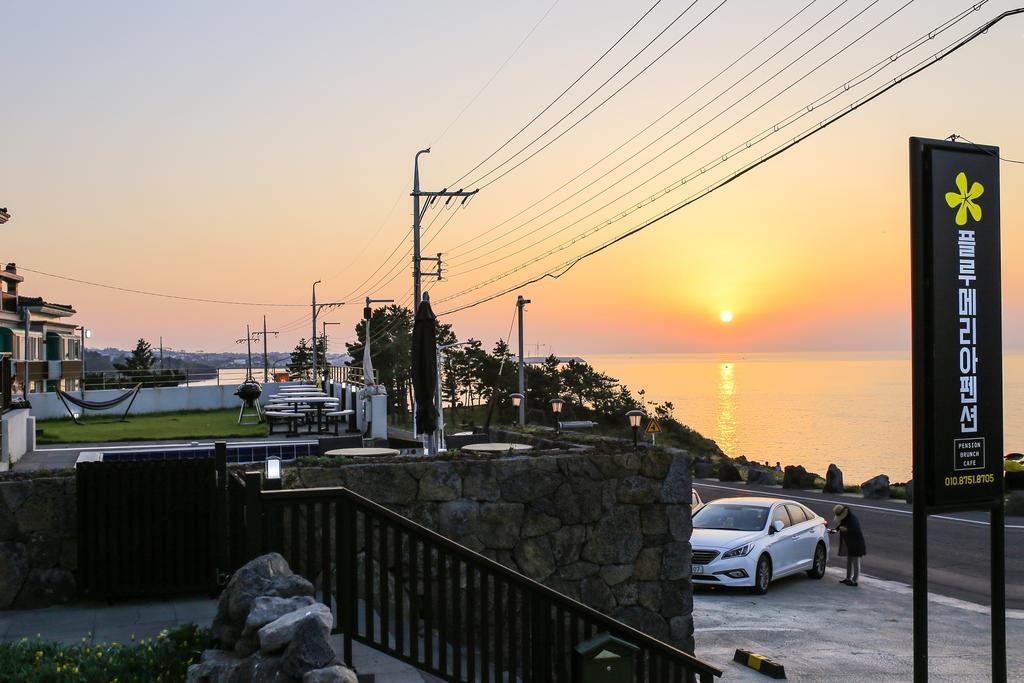 Plumeria Pension Jeju Bagian luar foto