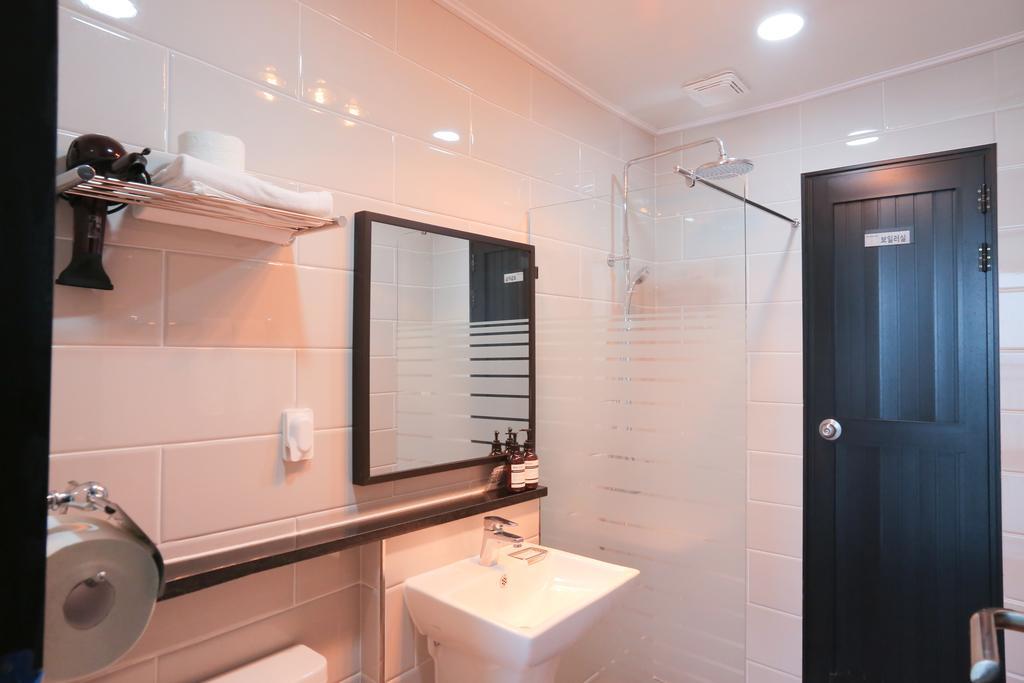 Plumeria Pension Jeju Bagian luar foto