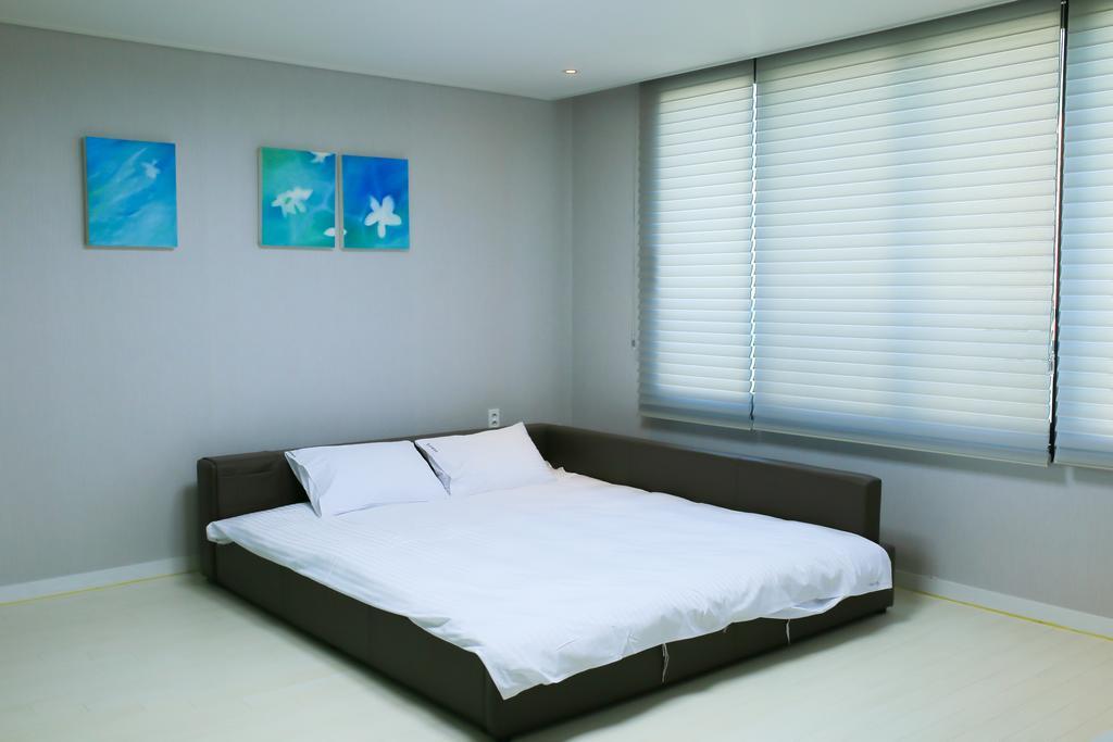 Plumeria Pension Jeju Bagian luar foto